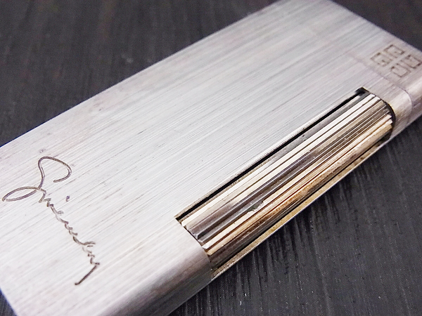 実際に弊社で買取させて頂いたGIVENOHY/ジバンシィ ローラ式ガスライター 四角/シルバーの画像 5枚目