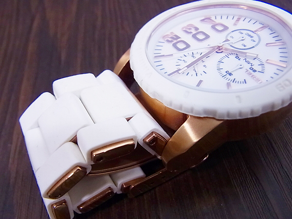 DIESEL/ディーゼル クロノグラフ ラバー 腕時計 白×金/DZ5323の買取 ...