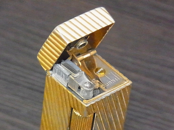 実際に弊社で買取させて頂いたDunhill/ダンヒル 卓上型ローラライト オイルライター ゴールドの画像 2枚目