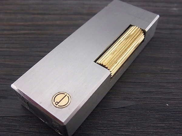 実際に弊社で買取させて頂いたdunhill/ダンヒル デュポン シルバー×ゴールド ガスライター の画像 5枚目
