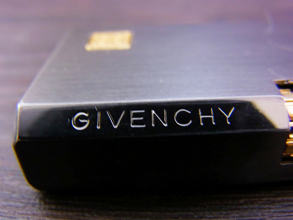 実際に弊社で買取させて頂いたGIVENCHY/ジバンシー フリントガスライター ブラック×ゴールドの画像 5枚目