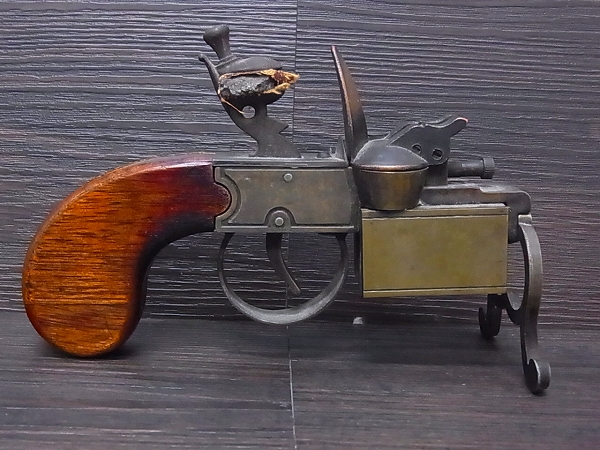 実際に弊社で買取させて頂いたダンヒル ビンテージ オイルライター TINDER PISTOL/40年代製の画像 2枚目