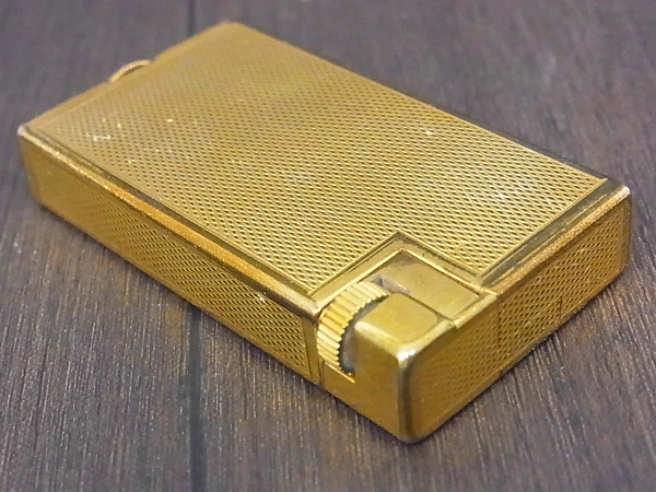 実際に弊社で買取させて頂いたダンヒル ヴィンテージ Savory スイス製 オイルライター 金の画像 2枚目