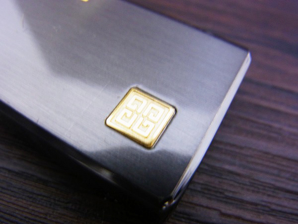 実際に弊社で買取させて頂いたGIVENCHY/ジバンシー フリントガスライター ブラック×ゴールドの画像 6枚目