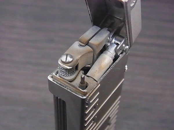 実際に弊社で買取させて頂いたdunhill/ダンヒル ローラーガスライター ロゴ入り シルバーの画像 4枚目