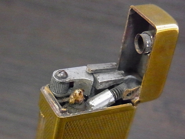 実際に弊社で買取させて頂いたDUNHILL ビンテージ スイス製 ローラライト オイルライターの画像 3枚目