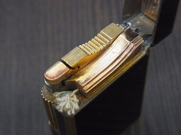 実際に弊社で買取させて頂いたS.T.Dupont/デュポン オールド ロールオイルライター 黒×金の画像 5枚目