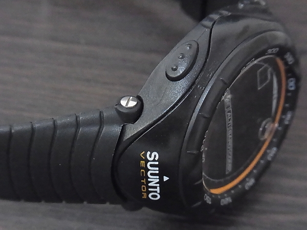 実際に弊社で買取させて頂いたSUUNTO/スント VECTOR/ベクター クォーツ X-Black SS012279110の画像 6枚目