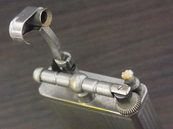 実際に弊社で買取させて頂いたDunhill/ダンヒル 英国製 ユニーク ビンテージ オイルライターの画像 2枚目