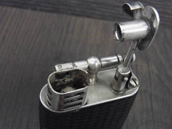 実際に弊社で買取させて頂いたダンヒル 革張り UNIQUE オールド スイス製 オイルライター の画像 3枚目