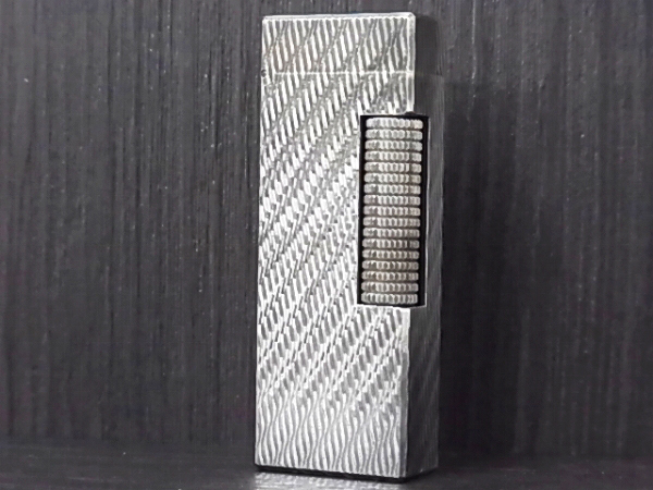 実際に弊社で買取させて頂いたdunhill/ダンヒル 全面加工 ローラーガス ライター シルバーの画像 1枚目