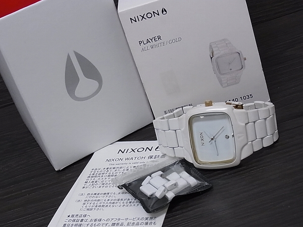 実際に弊社で買取させて頂いた【10万↑】NIXON PLAYER オールホワイト 1Pダイヤ A140-1035の画像 8枚目