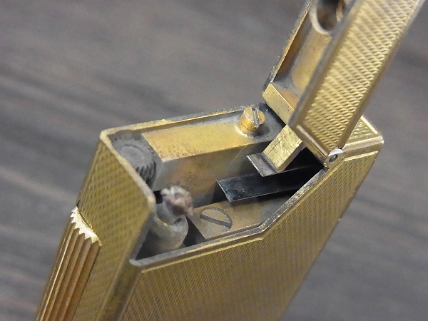 実際に弊社で買取させて頂いたdunhill/ダンヒル イングランド製 ビンテージ ガスライター 金の画像 4枚目