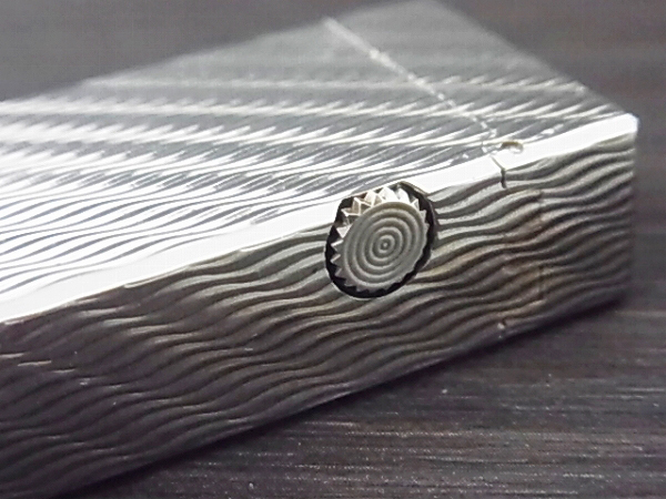 実際に弊社で買取させて頂いたdunhill/ダンヒル 全面加工 ローラーガス ライター シルバーの画像 6枚目