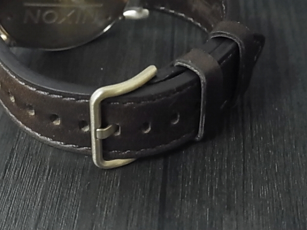 実際に弊社で買取させて頂いたNIXON/ニクソン THE C45 LEATHER アナログ腕時計/A4651890の画像 4枚目