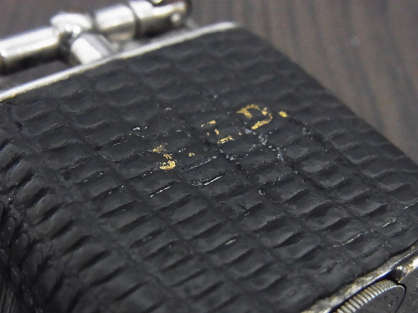 実際に弊社で買取させて頂いたダンヒル 革張り UNIQUE オールド スイス製 オイルライター の画像 6枚目