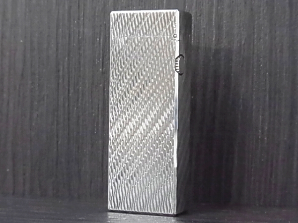 実際に弊社で買取させて頂いたdunhill/ダンヒル 全面加工 ローラーガス ライター シルバーの画像 2枚目