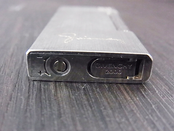 実際に弊社で買取させて頂いたGIVENOHY/ジバンシィ ローラ式ガスライター 四角/シルバーの画像 6枚目