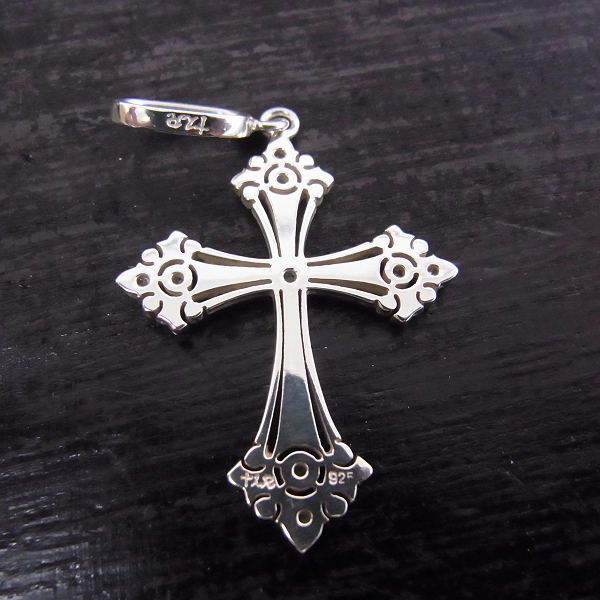 実際に弊社で買取させて頂いた【ギャラ】loreeRodkin/ローリーロドキン スモールファンシーゴシッククロスペンダント SV925の画像 2枚目