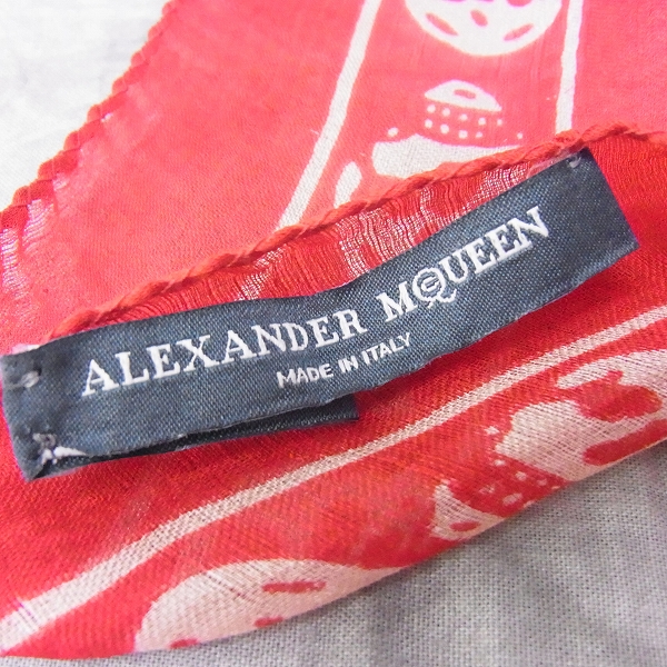 実際に弊社で買取させて頂いたALEXANDER McQUEEN/アレクサンダーマックイーン  スカーフ シルク100％スカル柄の画像 3枚目