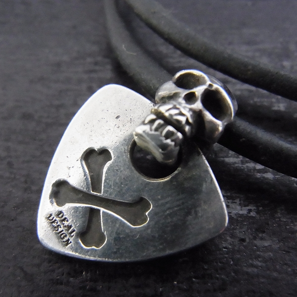 実際に弊社で買取させて頂いたDEAL DESIGN/ディールデザイン ギターピック スカル ブレスレット