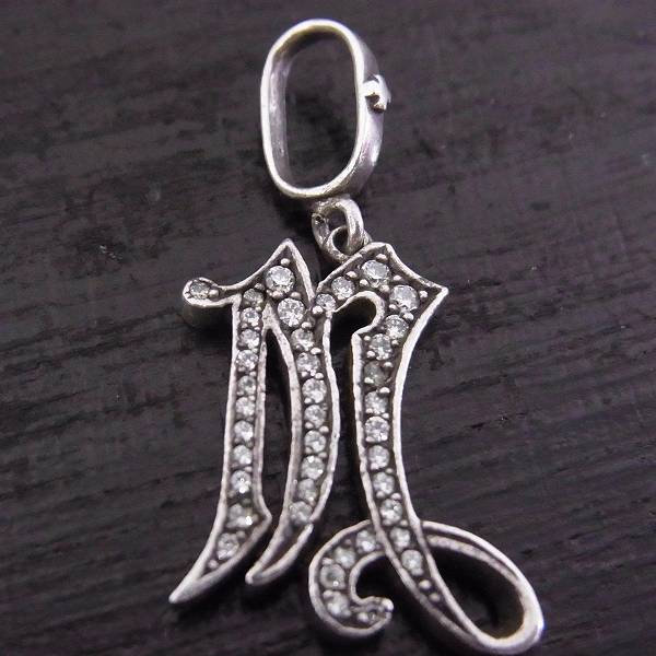 実際に弊社で買取させて頂いた【ギャラ付き】Loree Rodkin/ローリーロドキン スモール メディーバル イニシャル M ペンダントトップ の画像 1枚目