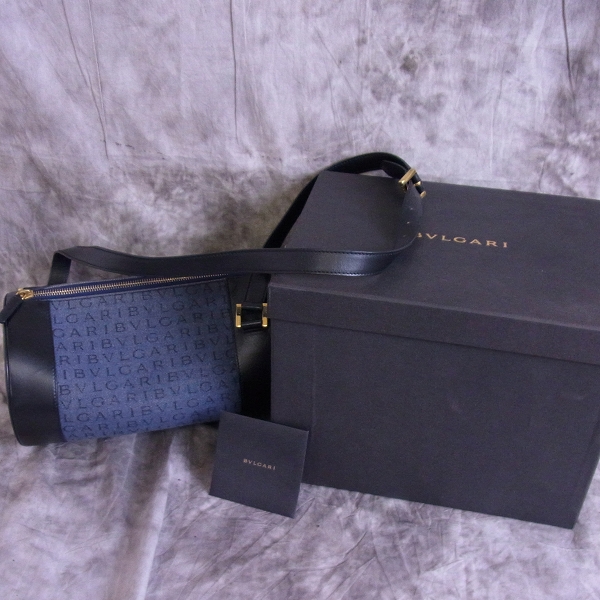 実際に弊社で買取させて頂いたBVLGARI/ブルガリ ロゴマニア B ZER01 ショルダーバッグの画像 6枚目