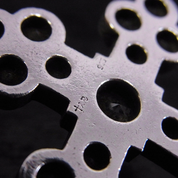 実際に弊社で買取させて頂いた【ギャラ】Loree Rodkin/ローリーロドキン ラージ ゴシック クロス ペンダントの画像 4枚目