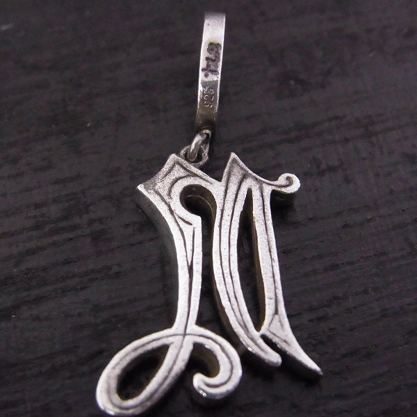 実際に弊社で買取させて頂いた【ギャラ付き】Loree Rodkin/ローリーロドキン スモール メディーバル イニシャル M ペンダントトップ の画像 2枚目