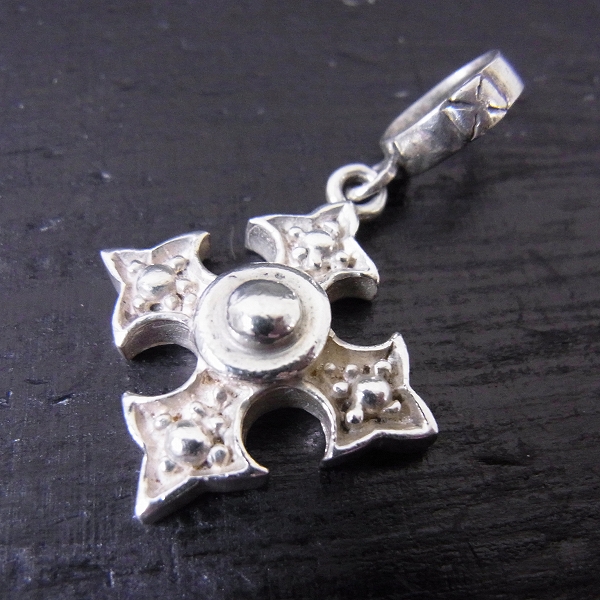 実際に弊社で買取させて頂いたLoree Rodkin/ローリーロドキン ファンシークロス チャーム