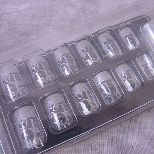 実際に弊社で買取させて頂いたChristian Dior/クリスチャンディオール 美容液/ファンデ/ネイルSET等 4点セットの画像 7枚目