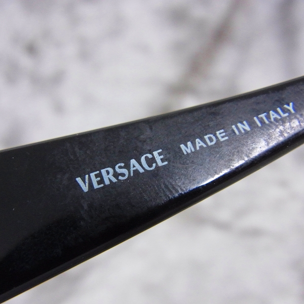 実際に弊社で買取させて頂いたVERSACE/ヴェルサーチ サングラス MOD.2032-1060/8Gの画像 5枚目