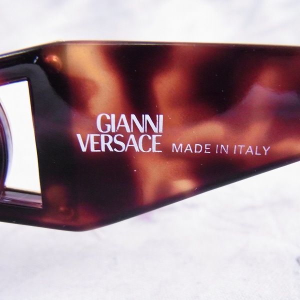 実際に弊社で買取させて頂いたGIANNI VERSACE サングラス ヴェルサーチ  MOD 424  COL 869 OD の画像 3枚目