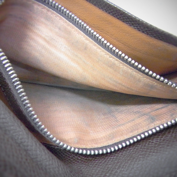 実際に弊社で買取させて頂いた【ギャラ付】BVLGARI/ブルガリ ブルガリブルガリ レザー 二つ折り長財布/ロングウォレット 33378の画像 6枚目