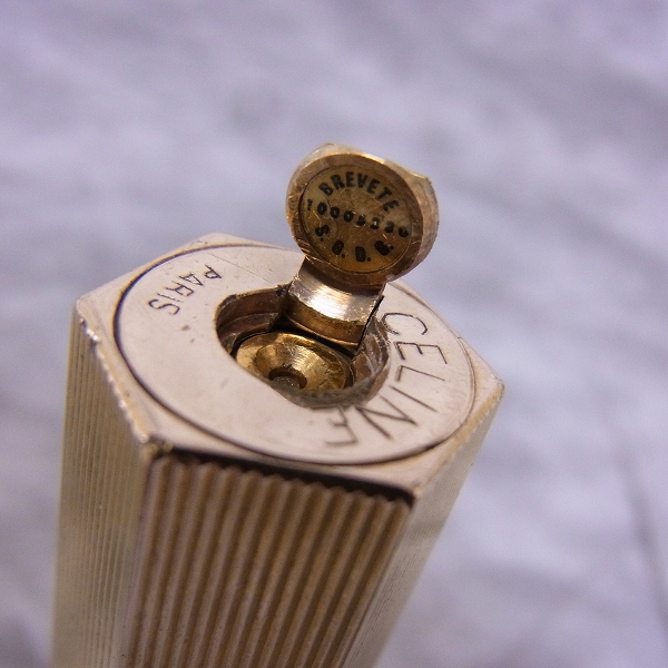 実際に弊社で買取させて頂いたCELINE/セリーヌ 六角形 ガスライター ゴールドの画像 5枚目