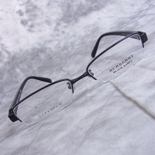 実際に弊社で買取させて頂いたBURBERRY BLACK LABEL/バーバリー ハーフリム 眼鏡/メガネフレーム BC5052T-1001