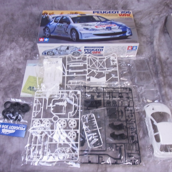 実際に弊社で買取させて頂いた【未組立】TAMIYA/タミヤ SUBARU R-2SS/PEUGEOT206ERC スバル/プジョー 1/24、1/18 プラモデル 2点SETの画像 2枚目