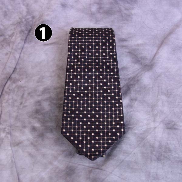 実際に弊社で買取させて頂いたクラバッテ/サルヴァトーレ フェラガモ/ブルガリ ネクタイ 3点SETの画像 1枚目