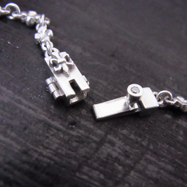 実際に弊社で買取させて頂いたLoree Rodkin/ローリーロドキン タイニーフラワーチェーン 18KWG/16インチの画像 1枚目