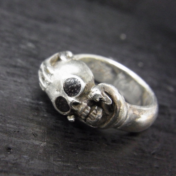 実際に弊社で買取させて頂いたSTANLEY GUESS/スタンリーゲス ハンドオーバーヘッドスカルリング 19号 SV925