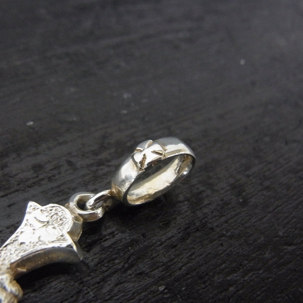 実際に弊社で買取させて頂いたloreeRodkin/ローリーロドキン アンティークリーフクロスペンダント/SV925の画像 5枚目