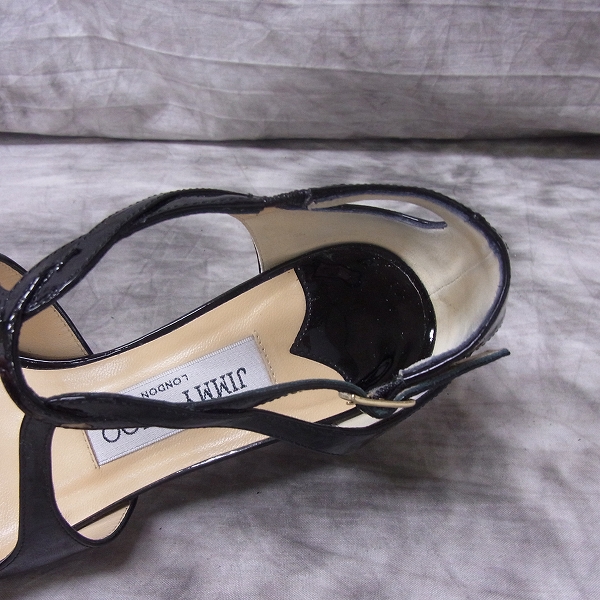 実際に弊社で買取させて頂いたJIMMY CHOO ジミーチュウ エナメル オープントゥパンプス 黒 サイズ36の画像 4枚目