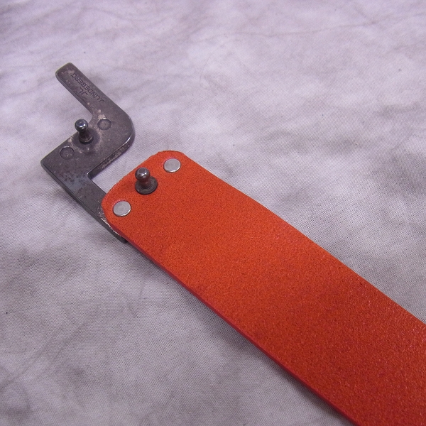 実際に弊社で買取させて頂いたJ.LINDEBERG/Jリンドバーグ ゴルフ ロゴバックルレザーベルト レッド系の画像 2枚目