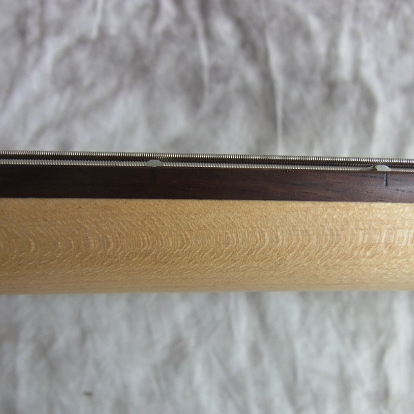 実際に弊社で買取させて頂いた★BUSKER'S/バスカーズ JBタイプ エレキベース ソフトケース付の画像 4枚目