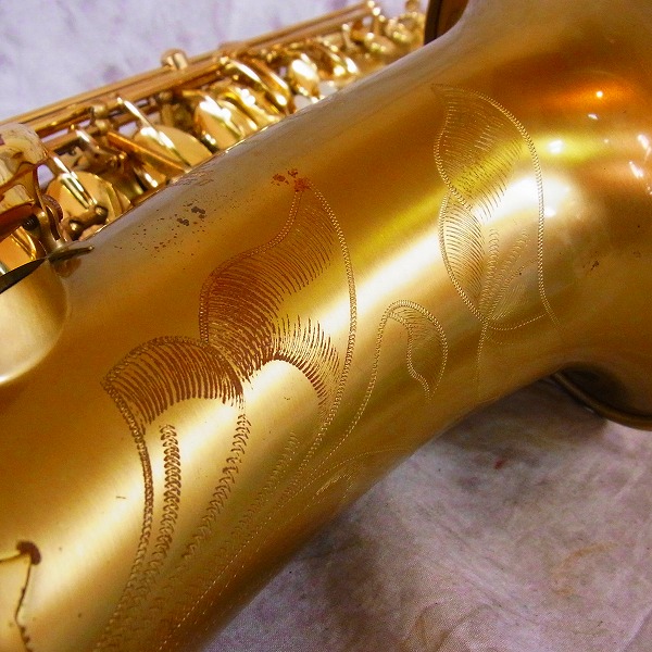 実際に弊社で買取させて頂いた★H.SELMER/セルマー テナーサックス SA80-Ⅱ サテン 彫刻有 ハードケース付の画像 4枚目