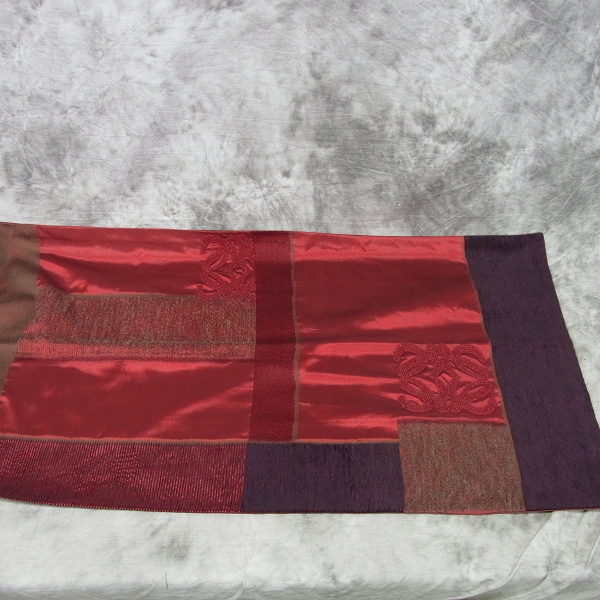 実際に弊社で買取させて頂いたLOEWE/ロエベ ブランドロゴ ビーズ刺繍 ストールの画像 1枚目