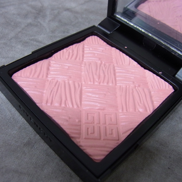 実際に弊社で買取させて頂いた【未使用品】GIVENCHY/ジバンシィ プードル クルーズ ＃6 フェイスパウダー 7ｇ