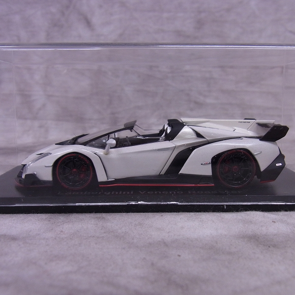 実際に弊社で買取させて頂いた京商/KYOSHO LAMBORGHINI VENENO ROADSTER/ヴェネーノ ロードスター 1/43/05572W の画像 2枚目