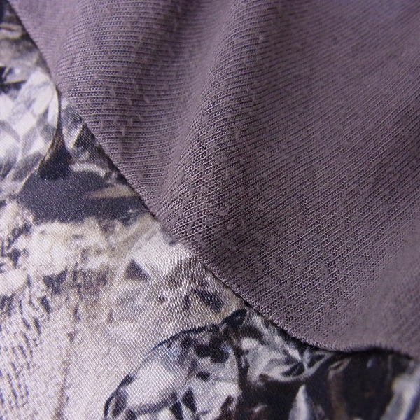 実際に弊社で買取させて頂いたGIVENCHY/ジバンシィ レーヨン×シルク 総柄半袖Tシャツ/XSの画像 4枚目