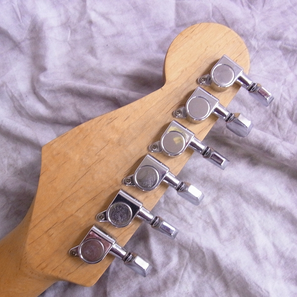 実際に弊社で買取させて頂いた★BUSKER'S/バスカーズ ストラトシェイプ エレキギター サンバーストの画像 2枚目